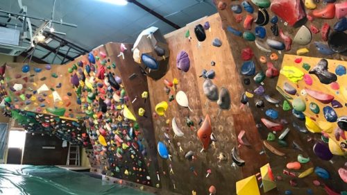 栃木県のクライミング施設「クライミングジム アーク」